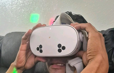 Meta Meta Quest 2 Standalone VR Headset, 120 Hz Refresh Rate, White