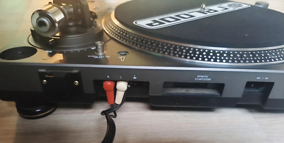 Reloop RP-3000 MK3 Plattenspieler (inkl. Nadel & Abdeckung) - Bild 3 von 4