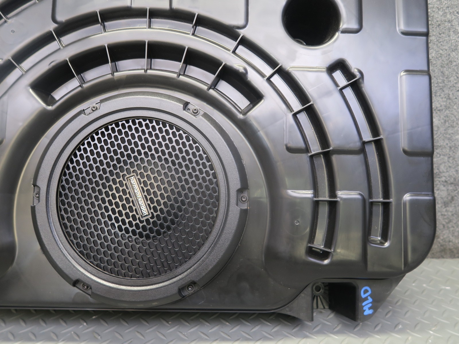 2017-2020 MASERATI LEVANTE M161 REAR AUDIO SUBWOOFER SPEAKER BOX ASSEMBLY