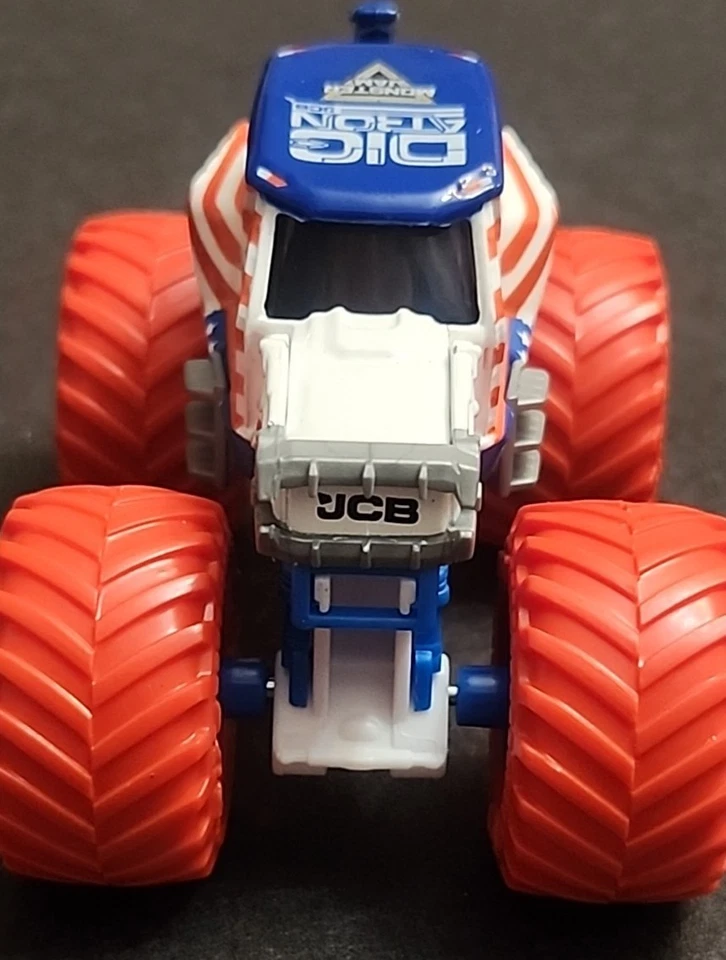 Monster Jam Walmart Exclusive JCB DIGATRON *loose* - Image 4 of 4