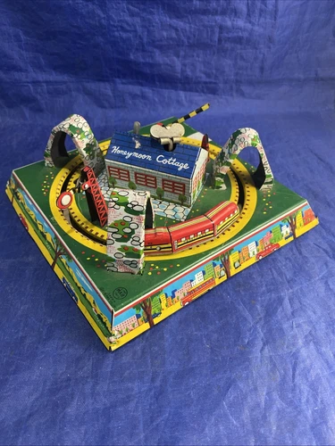 JAPAN WIND-UP TRAIN MAR MARX HONEYMOON COTTAGE FOR RESTORATION, VINTAGE