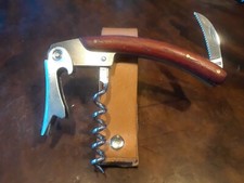 Sacacorchos con asas de madera de cerezo estilo antiguo vintage