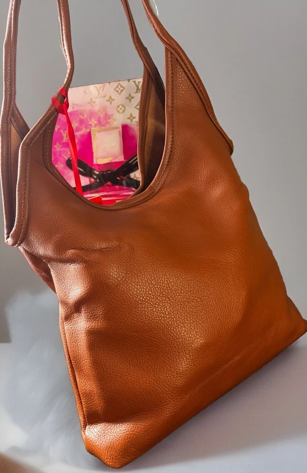 Bolso de hombro Montana West•Cuero vegano• Cierre a presión y bolsa extraíble•Bronceado•Nuevo Foto 2 de 4