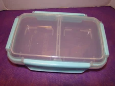  Snapware Clear Divided Plastic Container with Lt. Blue Snaps 6 3/4 x 4 3/4 -EUC