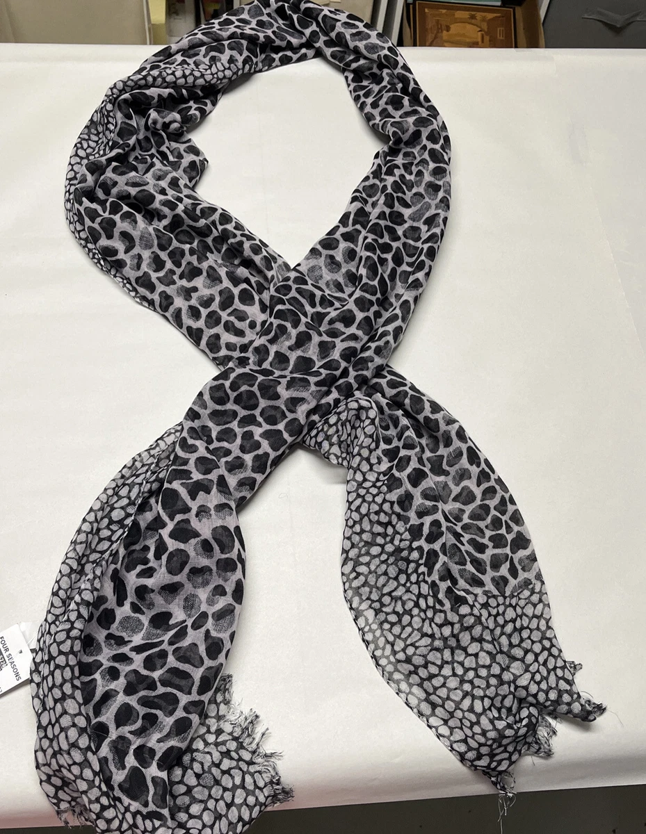 Giraffe best sale print scarf