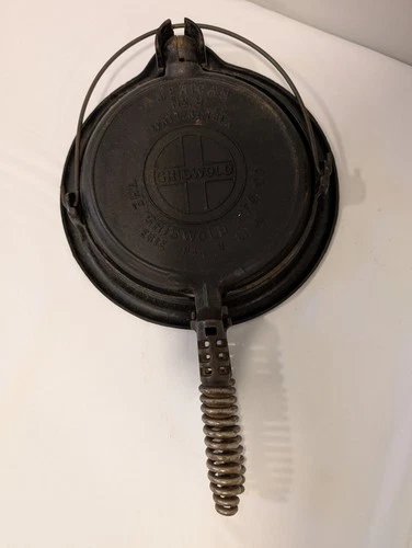Vintage Antique Griswold No.8 Cast Iron Waffle Iron with low type base Pat 151N