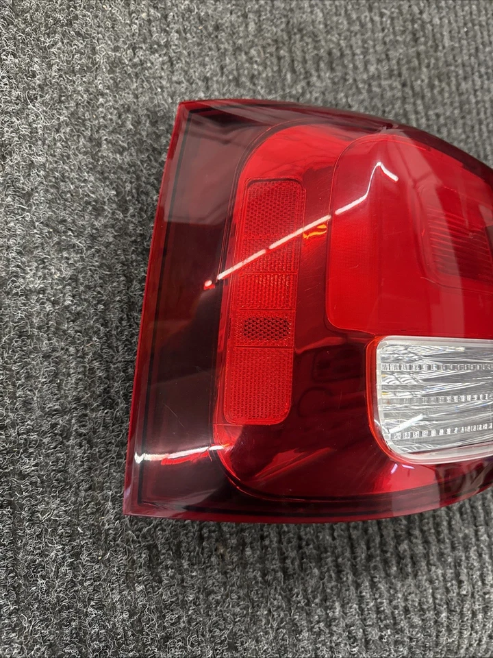 Luz trasera izquierda para conductor Kia Sorento 2014-15 - cuarto de montaje - incandescente Foto 2 de 4