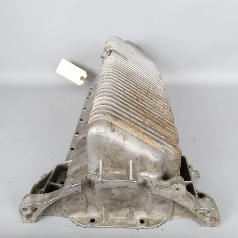 1993-1995 Volkswagen Eurovan 2.5 Engine Oil Pan 074103601B OEM Used - Image 4 of 4