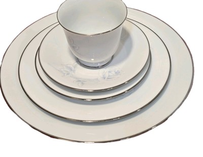 1 NORITAKE VIRTUE #2934 Blue Roses On Porcelain Fine China 5 Piece Place Setting