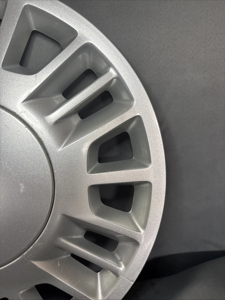 Chevrolet Malibu 2000-2005 15 pulgadas tapacubos OEM cubierta de rueda #3233, 9593496 Foto 4 de 4