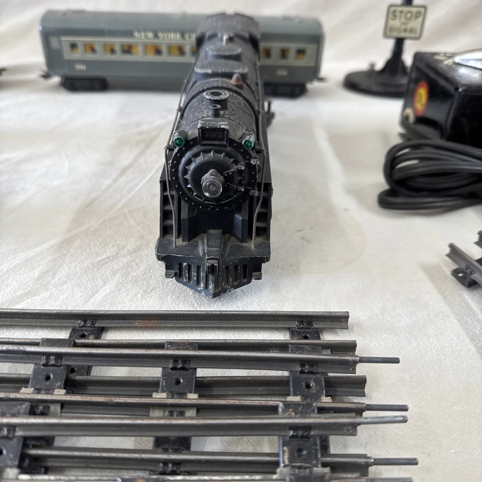 Marx Train New York Central #333 4-6-2 Locomotive & Tender 3 Car Passenger Set - Image 4 of 4