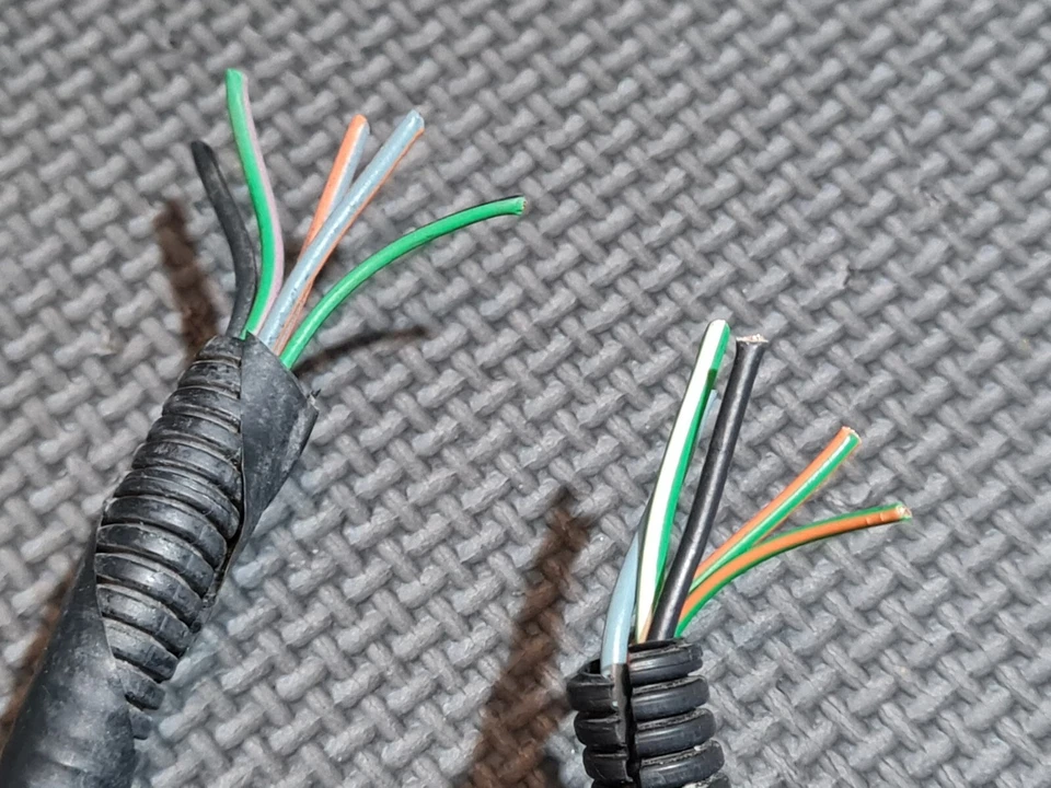 2008-2010 Volvo C30 Headlight Halogen Pigtail Wiring Connector Plug 5 Wires - Image 2 of 3