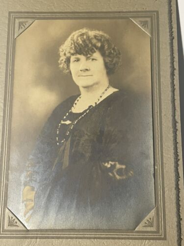 1924 Femme Photographie Cheveux Bouclés Broche Cadre Carton Victorien - Photo 1 sur 8