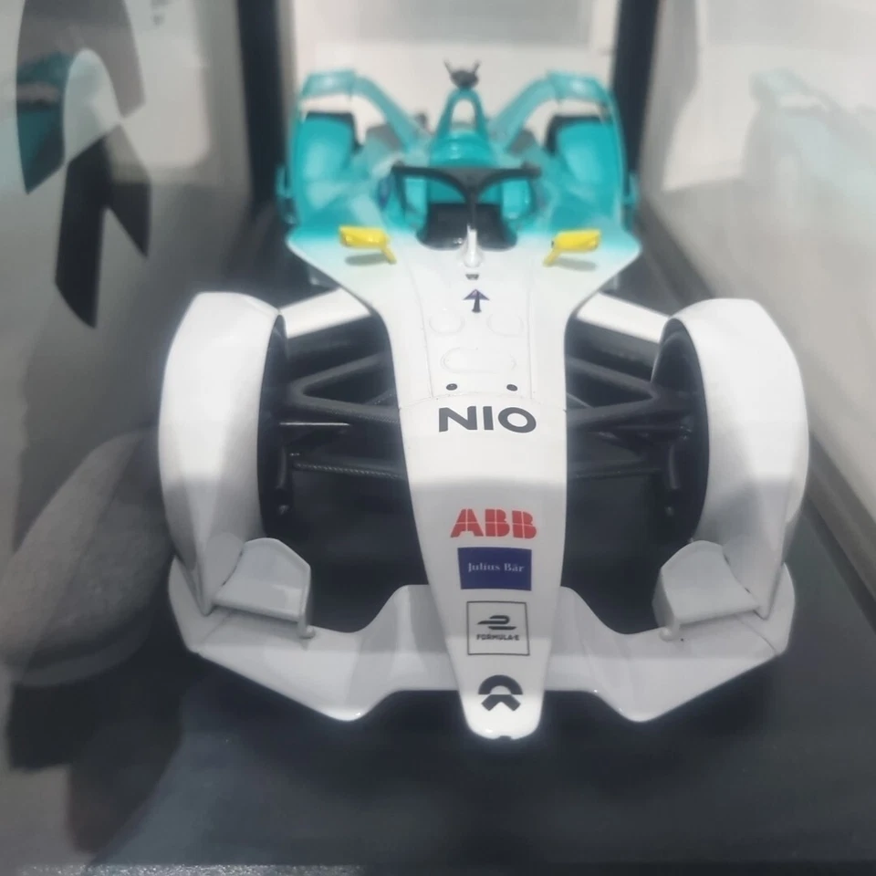 MINICHAMPS 1:18 NIO FORMULA E TEM SEASON 5 GEN2 CAR JULIUS BAR - Image 3 of 4