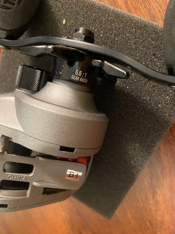 Carrete de fundición de cebo de bajo perfil para diestros Fishing Inception 13 6,6:1 GR Foto 3 de 3