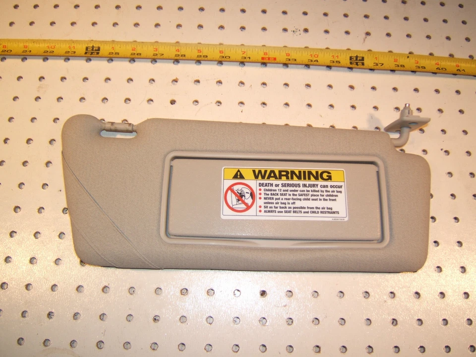 Mercedes 98-99 W210 E320 420 Gris Iluminado Tipo 2 R Pasajero US Sol OEM 1 Visera Foto 2 de 4