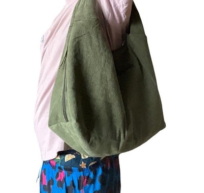 funktionale green cord hobo bag halbmond style mit vielen taschen