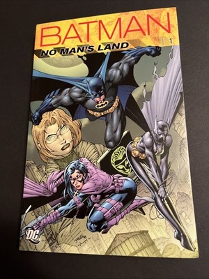 Batman: No Man's Land #1 (DC Comics 2011) Paperback