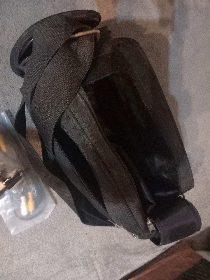 JVC Compact VHS Camcorder GR-FX14 700x Zoom.+ Cables For TV. untested spares - Image 4 of 4