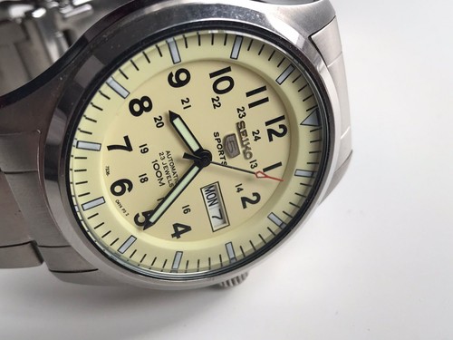 Vintage SEIKO 5 SPORTS Mens 40mm Watch 7S36-04Y4 AUTOMATIC 23 JEWELS DAY DATE - Picture 4 of 9
