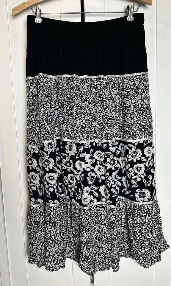 Cathy Daniel 女式波西米亚长款黑色白色花卉分层迷笛蓬裙大号 — 第 2/4 张图片