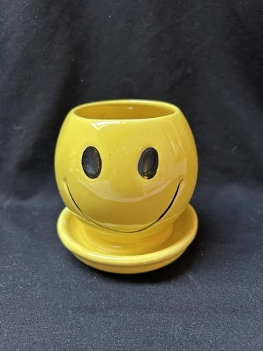 Vintage McCoy 0386 Yellow Smiley Face Planter