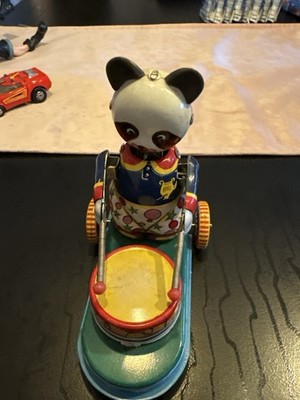 Blechspielzeug mit Uhrwerk   Trommel spielender Panda / Bär1950er 1960. Vintage 