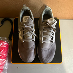 leather sneaker new balance revlite 247 gris