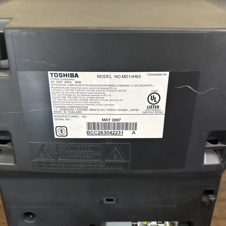Toshiba MD14H63 14” CRT  TV DVD Combo Flat Screen Retro Gaming TV With Remote - Image 3 of 4