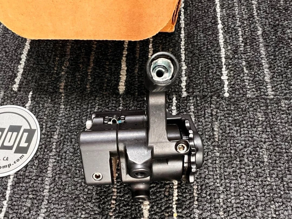 paul klamper montaje plano negro negro - Imagen 4 de 4