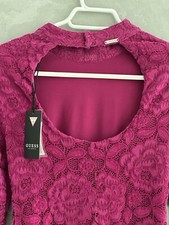 Guess , Extravagantes Figurbetontes Kleid Brombeer Neu !!