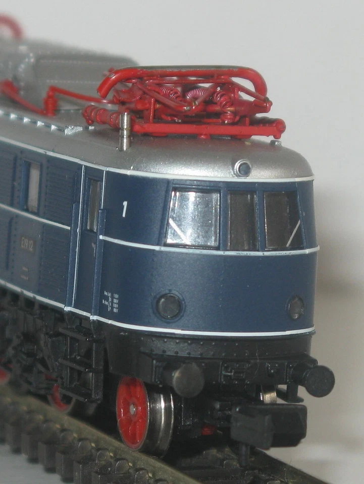 Arnold N HN2125 DB Blue BR E19 12 Electric Loco Light Function + DCC Fitted - Image 4 of 4