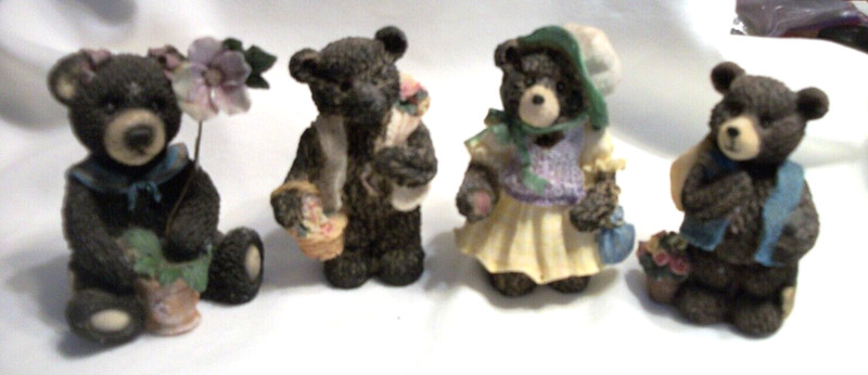 Lot of 4 Bears -Height:4 1/2" - Good Condition
