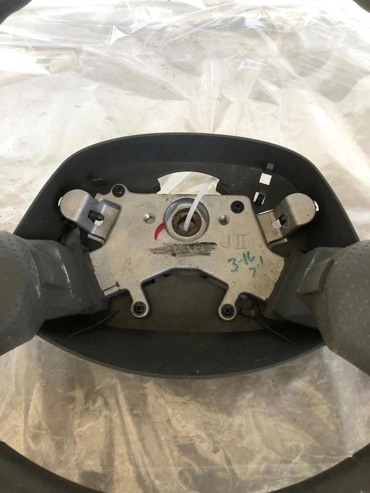 Volante 1999 - 2004 SUZUKI GRAND VITARA sem couro 2 raios fabricante de equipamento original - Imagem 2 de 4