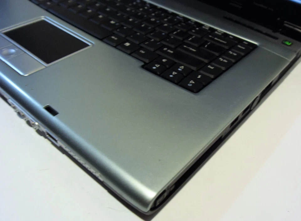 Acer TravelMate 4010 15.4" Notebook (Intel Pentium M 1.60GHz 512MB) Parts/Repair - Image 4 of 4