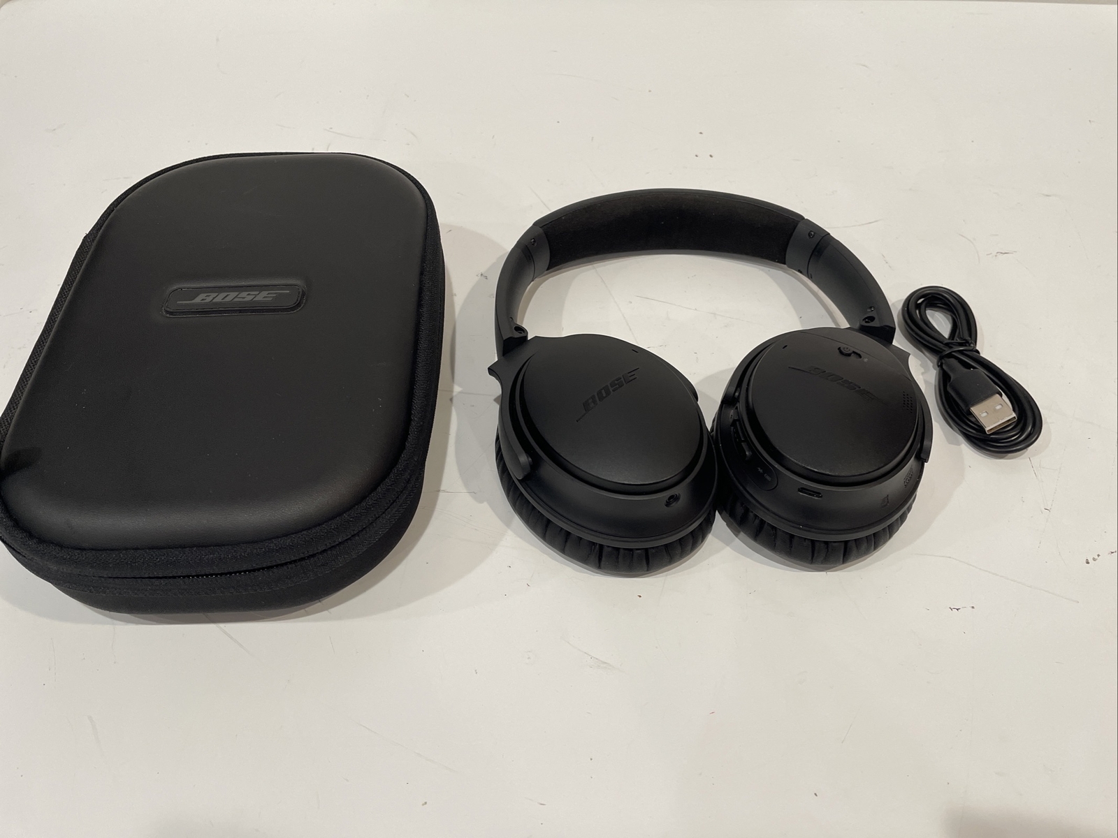 Bose QuietComfort 35 QC35 Over-Ear Noise Cancelling Bluetooth Headphones Black-image