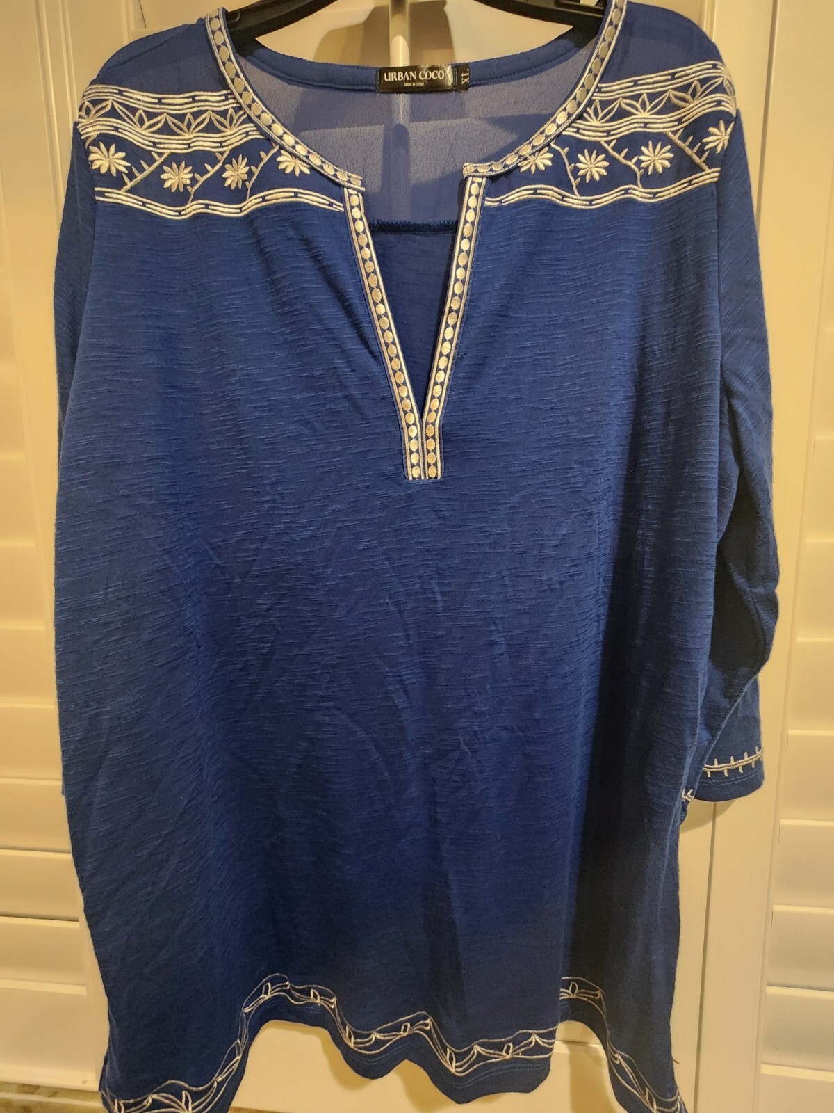 Urban Coco Women's XL 3/4 Sleeve V Neck Blue & White Blouse