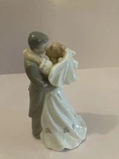 2001 The Valencia Collection Roman Inc Porcelain 5 1/2" Bride & Groom Figurine
