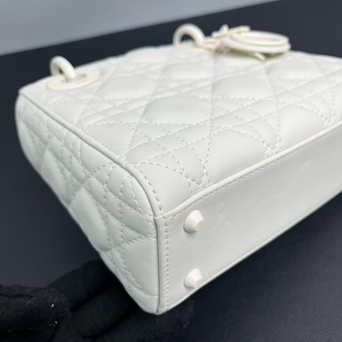 Dior Lady Dior ショルダーバッグ ホワイト Auth Dior Lady Dior Small Matte White Calfskin Detachable Chain