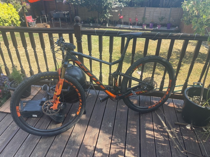 Scott Spark RC 900 SL -large -weighs 9.9kg!!!! Carbon wheels RRP £10k