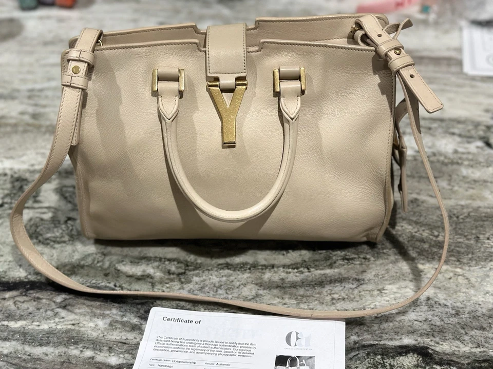 Saint Laurent Clásico Y Cabas Cuero Pequeño Pre Amado Excelente Estado Certificado de Autenticidad incluido Foto 2 de 4