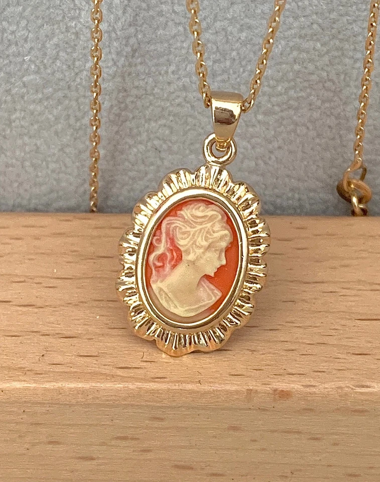 Collier pendentif Camée rouge cornaline en plaqué or 18 Carats 750/000 - Photo 3/4