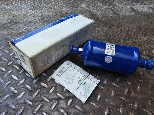 NOS Emerson 059839 Liquid Line Filter-Drier 3/8" SAE Flare ADK 16 3 PCN: 059839