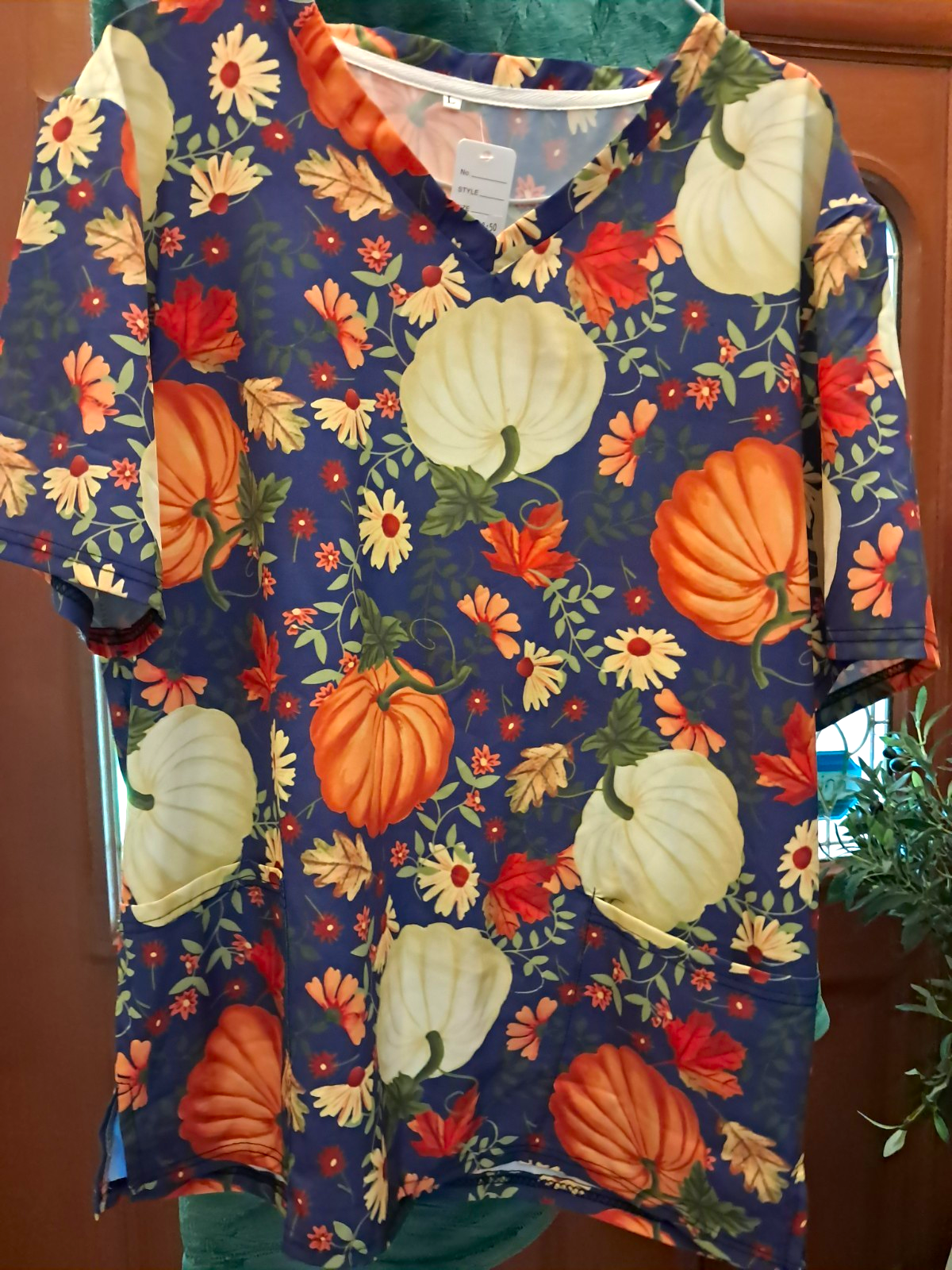 Barco Women’s L Blue Pumpkin Floral V-Neck Short Sleeve Scrub Top Pockets