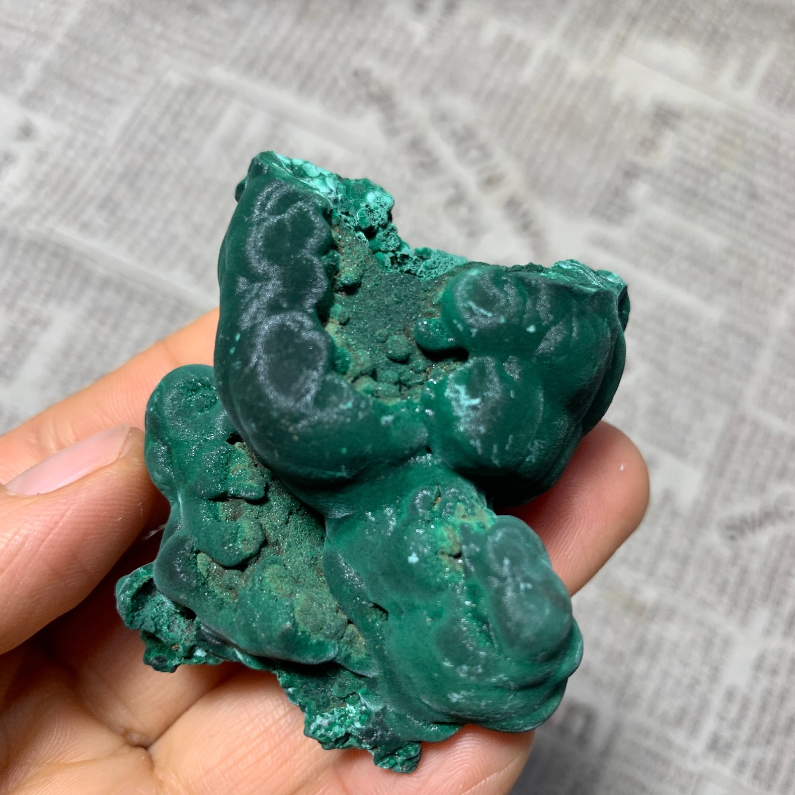 94g   Natural malachite velvet quartz crystal luster mineral specimen