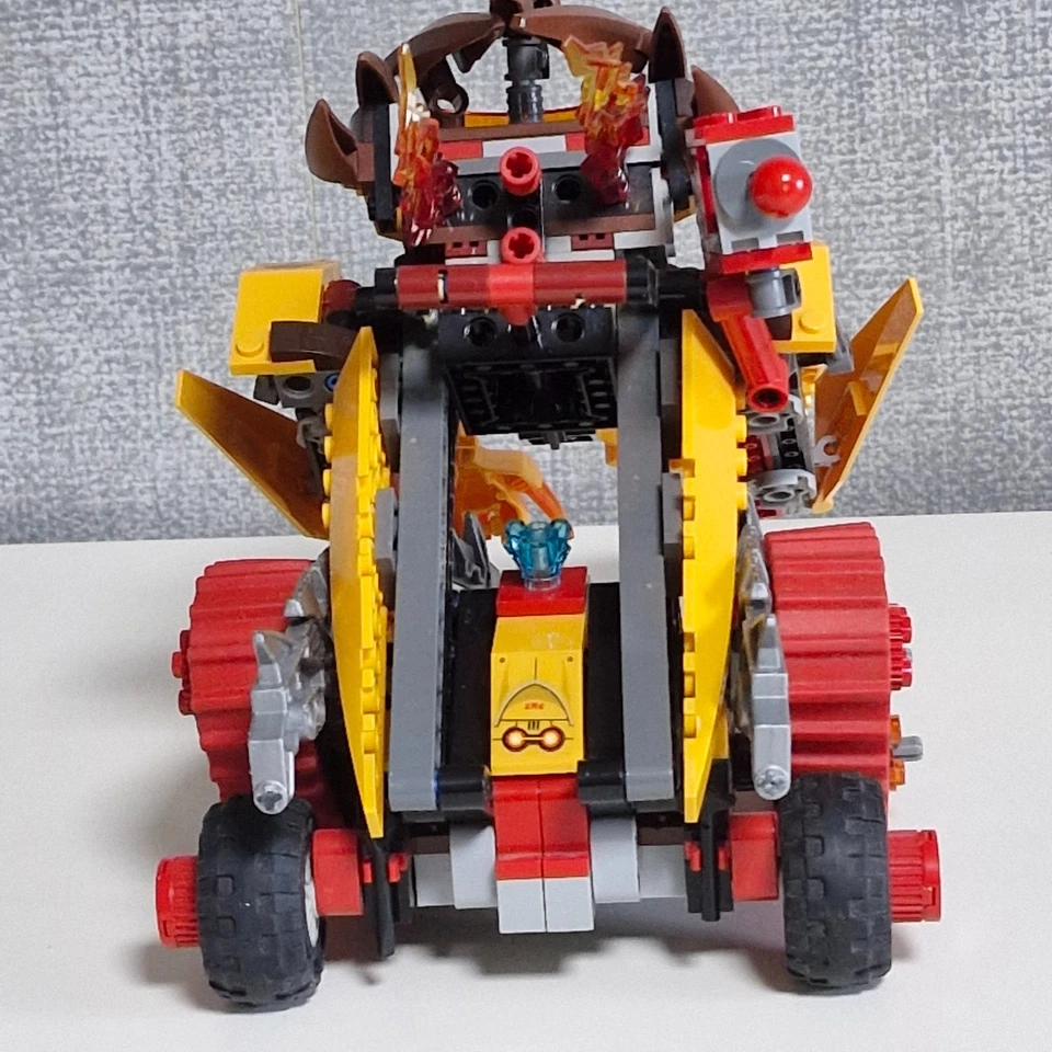 LEGO LEGENDS OF CHIMA - Laval's Fire Lion - 70144 - Used - Image 3 of 4