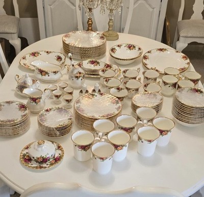 Royal Albert Old Country Roses Bone China Dinner Set England 1962,  87 pieces