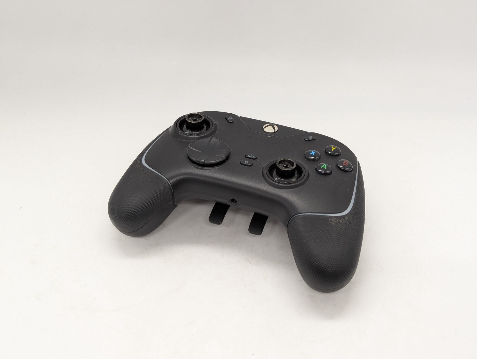 Razer Wolverine V2 Chroma gaming controller USB wired black for Xbox PC NO CAPS