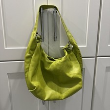 Borsa a tracolla/hobo Nicoli in pelle italiana verde lime borchie e ritagli