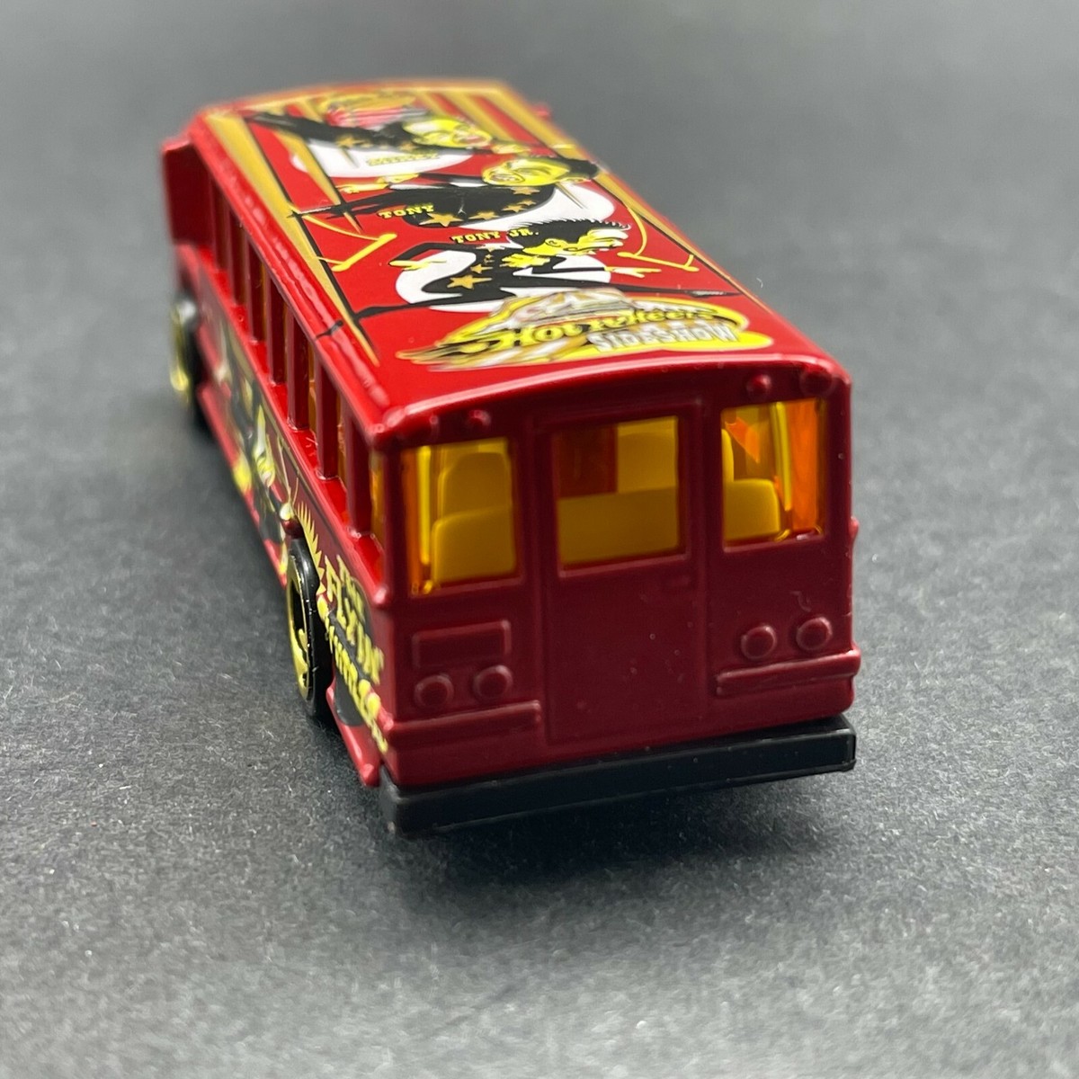 Hot Wheels Flyin' Finizzas Sideshow Chevrolet School Bus Red